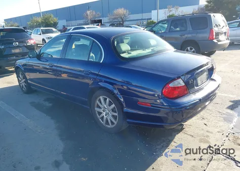 2002 Jaguar S-Type 4.0L V8 z USA, uszkodzony, nr VIN SAJDA03P12GM43535